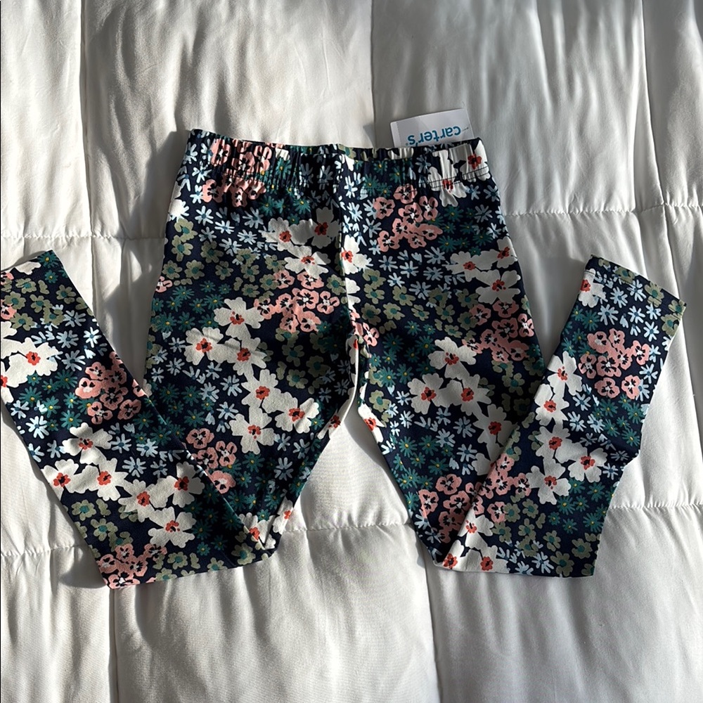 Here I’m selling a floral pattern set for 18$